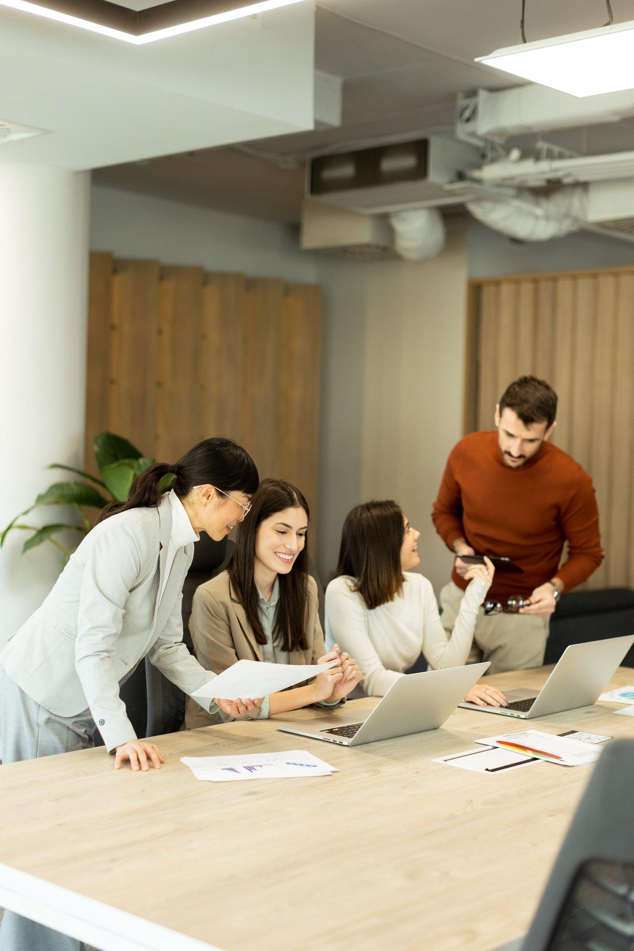 Vente en équipe sur HubSpot : 3 limites majeures qui freinent les deals B2B