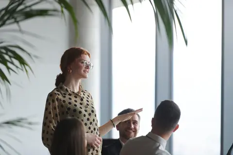 Faut-il sortir le CRM de la salle ? Les vraies faiblesses de la donnée CRM en réunion de vente complexe