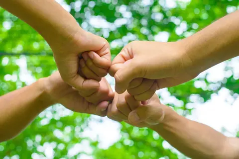 Instedge dans l’écosystème HubSpot : quand la vente B2B en équipe rencontre l’inbound intelligent