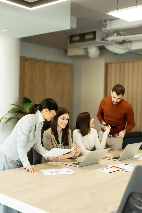 Vente en équipe sur HubSpot : 3 limites majeures qui freinent les deals B2B