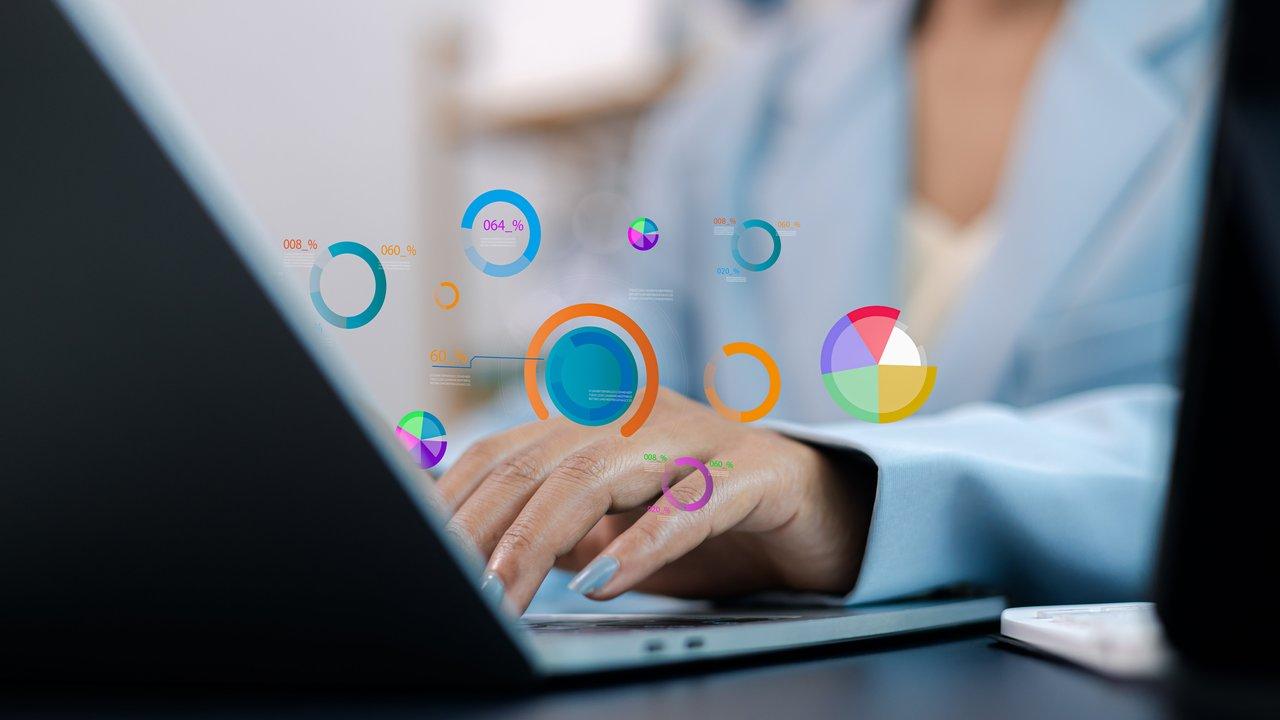 Dashboard CRM automation montrant l’intégration unifiée de HubSpot avec visualisation des workflows clients.