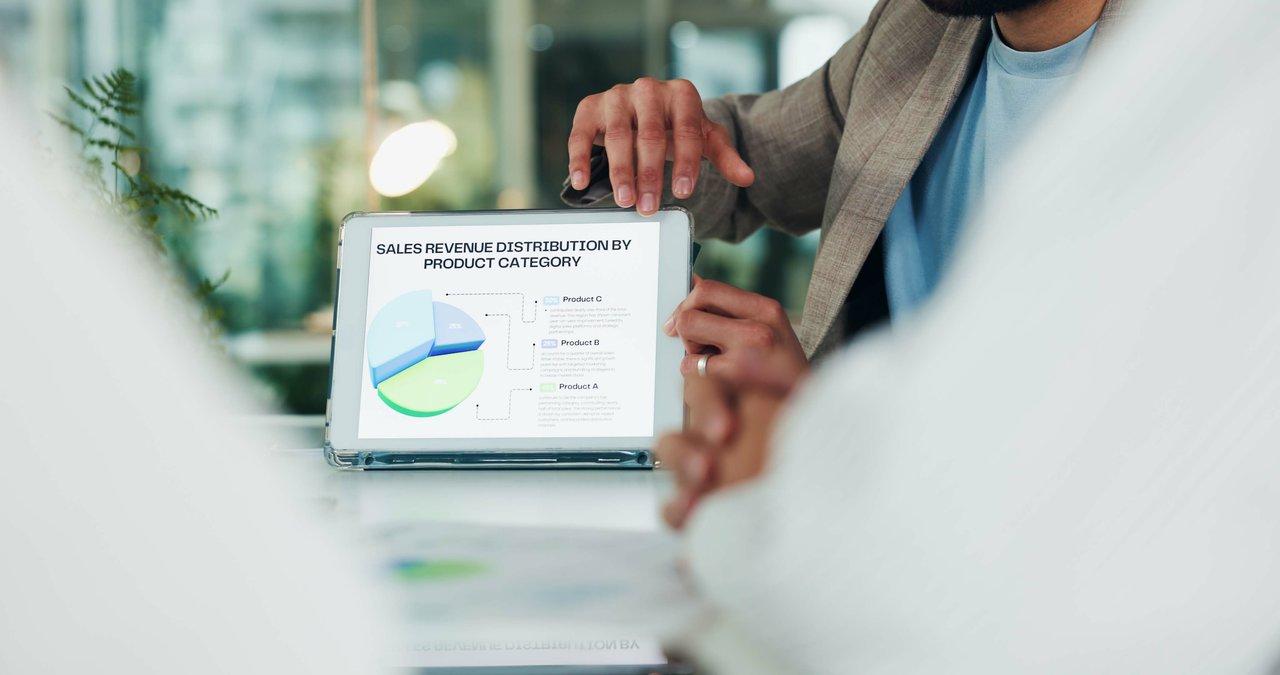 Dashboard de pipeline de vente sur HubSpot avec étapes claires et gateways visibles, facilitant le suivi des deals B2B.