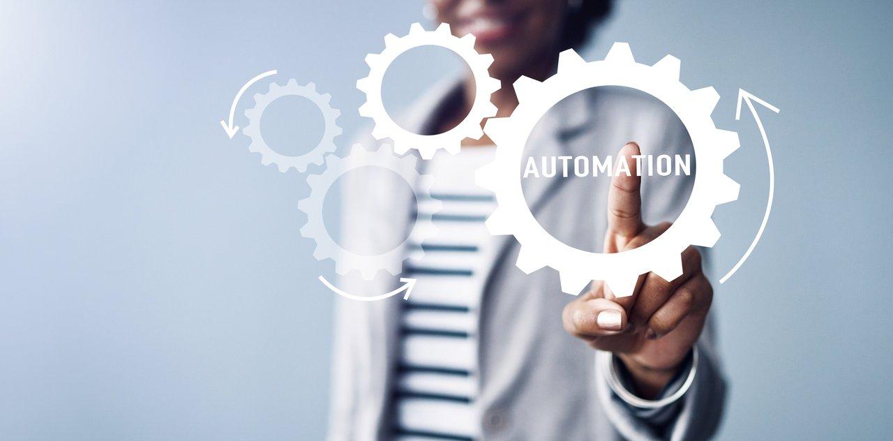 Schéma d’intégration CRM pour automatiser la qualification de leads grands comptes avec Dropcontact, Surfe et plateformes cold email.