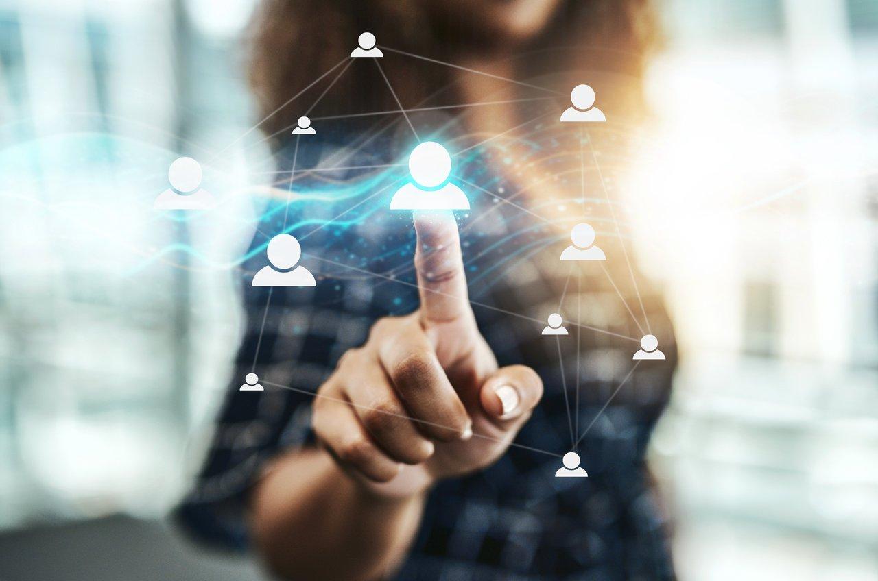 Tableau de bord influence network dashboard illustrant la visualisation des réseaux d’influence interne via HubSpot.