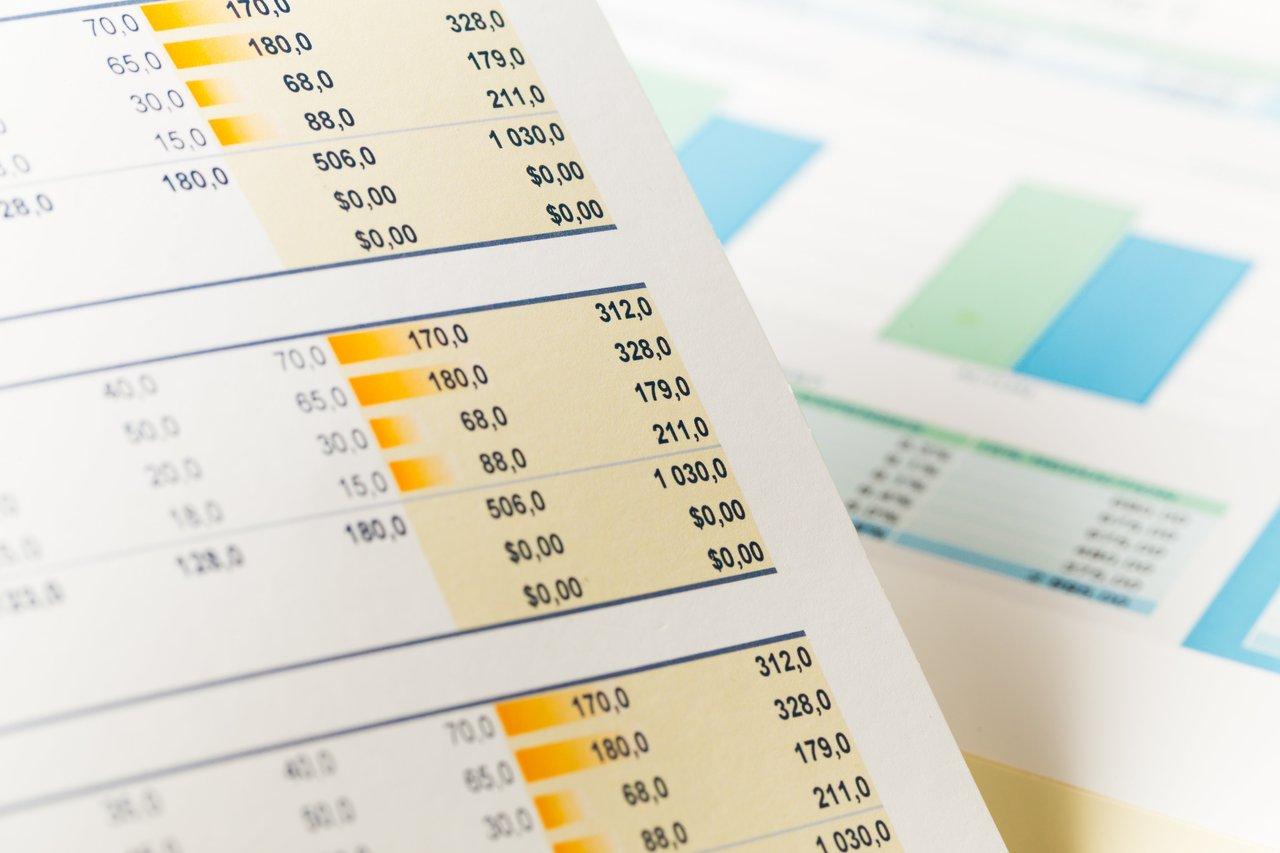 Tableau illustrant un sales pipeline dashboard avec étapes clés et indicateurs pour optimiser le processus commercial.